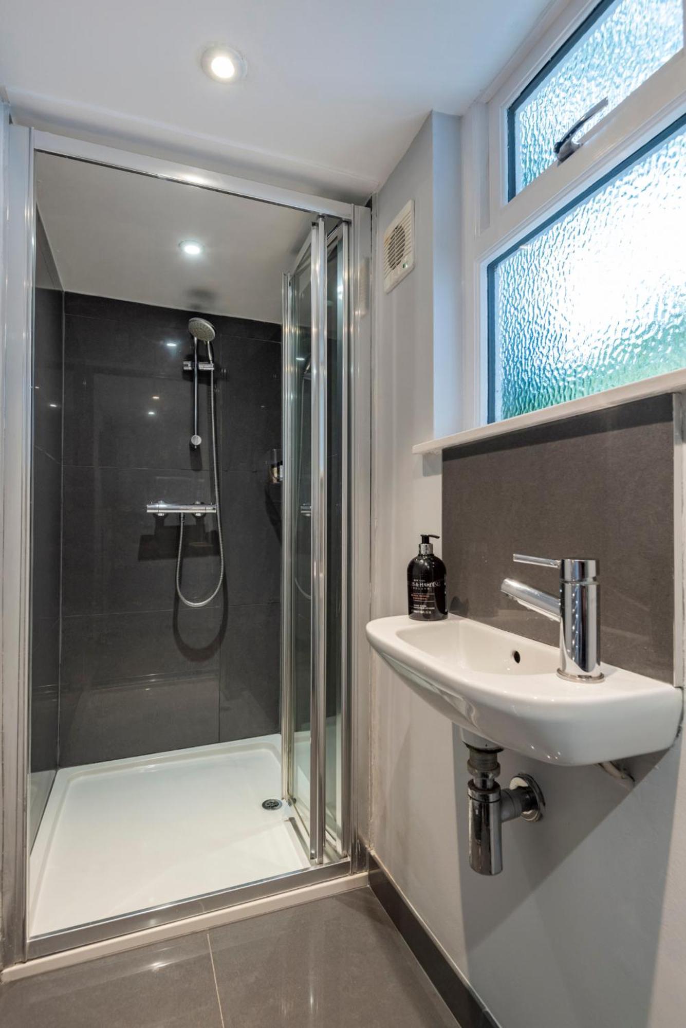 Chic 1-Bed Garden Flat, London, Convenient For Tower Bridge, Great Public Transport Apartman Kültér fotó